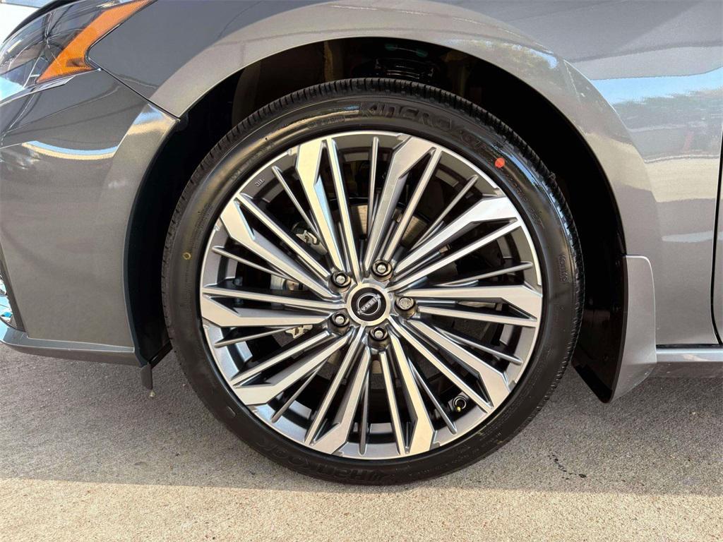new 2025 Nissan Altima car, priced at $28,585
