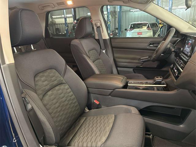 new 2025 Nissan Pathfinder car, priced at $33,657