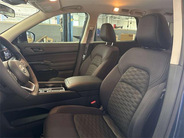 new 2025 Nissan Pathfinder car, priced at $33,657