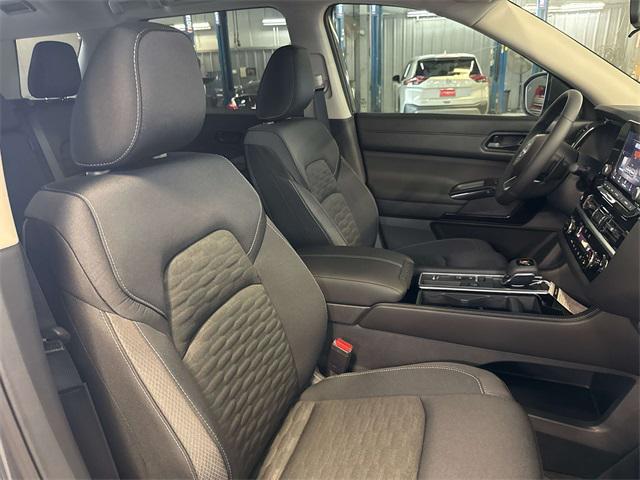 new 2025 Nissan Pathfinder car, priced at $31,556