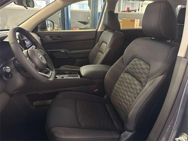 new 2025 Nissan Pathfinder car, priced at $31,556