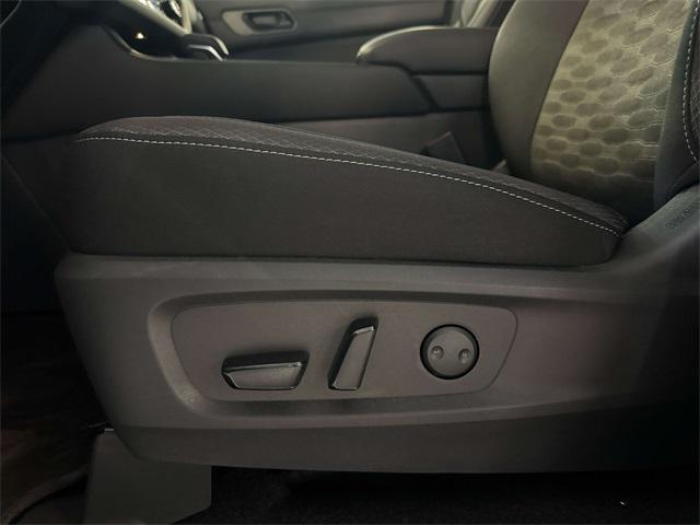 new 2025 Nissan Pathfinder car, priced at $31,556