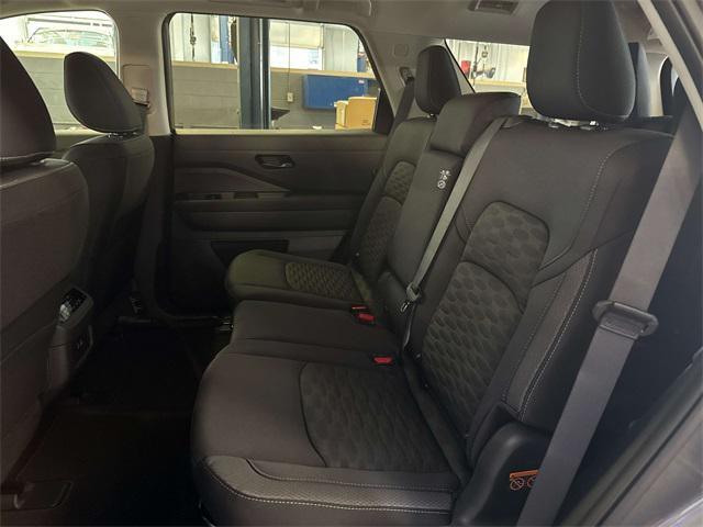 new 2025 Nissan Pathfinder car, priced at $31,556