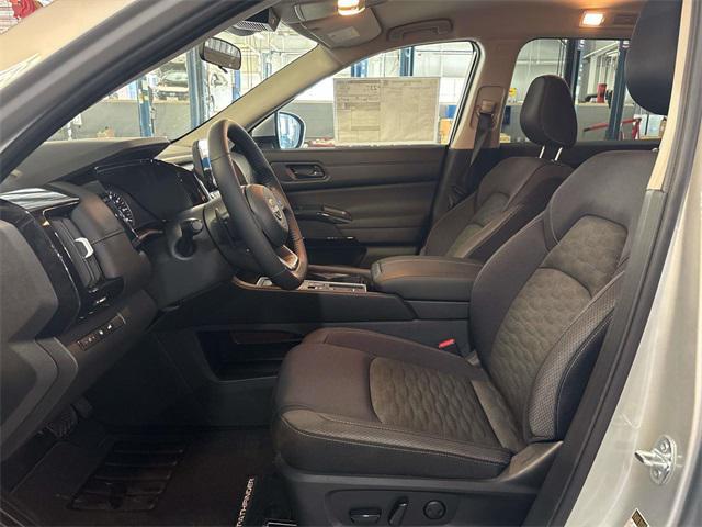 new 2025 Nissan Pathfinder car, priced at $31,584