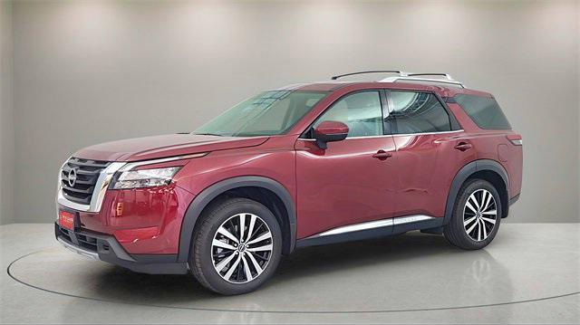 new 2025 Nissan Pathfinder car, priced at $45,172