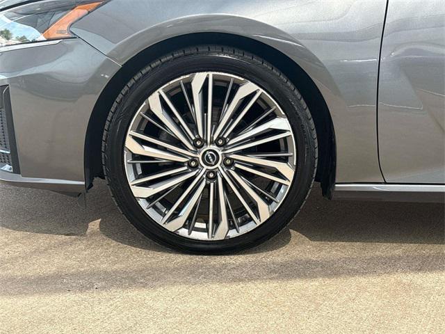 used 2023 Nissan Altima car, priced at $17,212