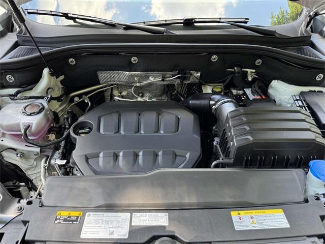 new 2025 Volkswagen Atlas car, priced at $52,600