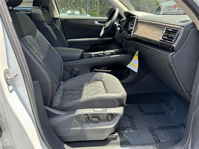 new 2025 Volkswagen Atlas car, priced at $52,600