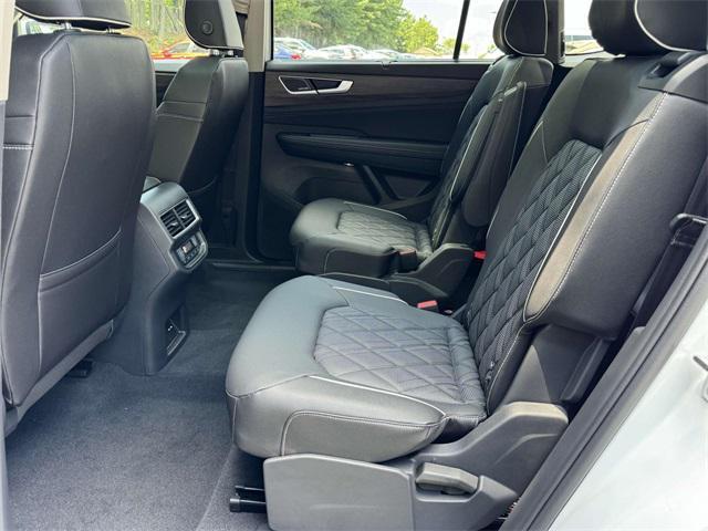 new 2025 Volkswagen Atlas car, priced at $52,600