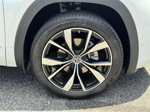 new 2025 Volkswagen Atlas car, priced at $52,600