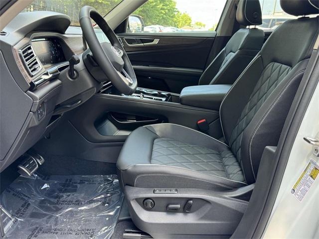 new 2025 Volkswagen Atlas car, priced at $52,600
