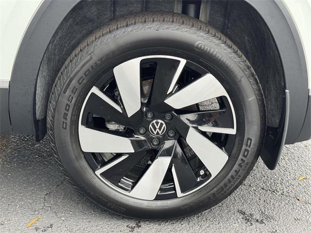 new 2025 Volkswagen Atlas Cross Sport car, priced at $48,912