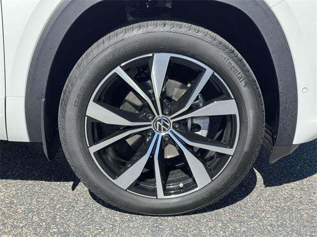 new 2025 Volkswagen Atlas car, priced at $54,951