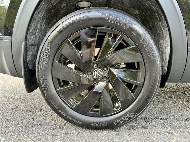 new 2024 Volkswagen Atlas car, priced at $43,640