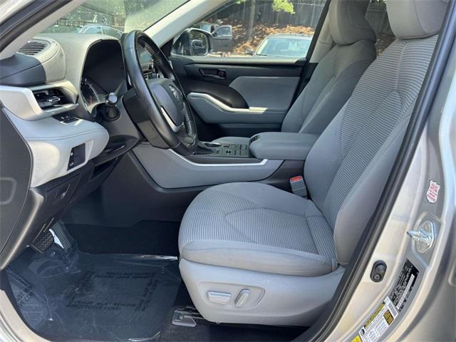 used 2022 Toyota Highlander car, priced at $25,900