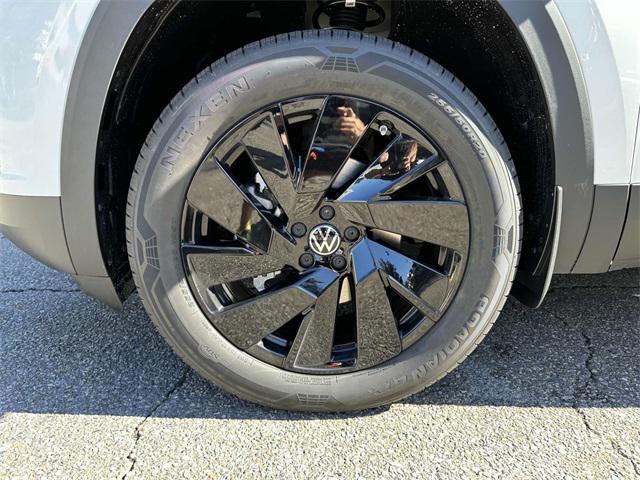 new 2025 Volkswagen Atlas car, priced at $48,552