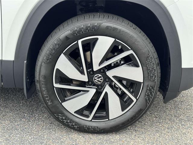 new 2025 Volkswagen Atlas car, priced at $46,607