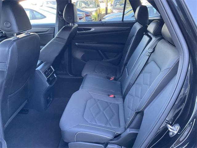 used 2024 Volkswagen Atlas Cross Sport car