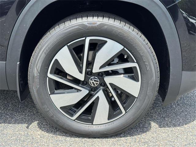 new 2025 Volkswagen Atlas car, priced at $47,532