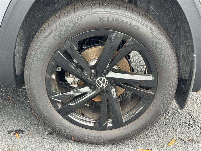 new 2025 Volkswagen Atlas Cross Sport car, priced at $49,700