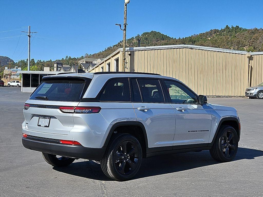 new 2025 Jeep Grand Cherokee car, priced at $49,370
