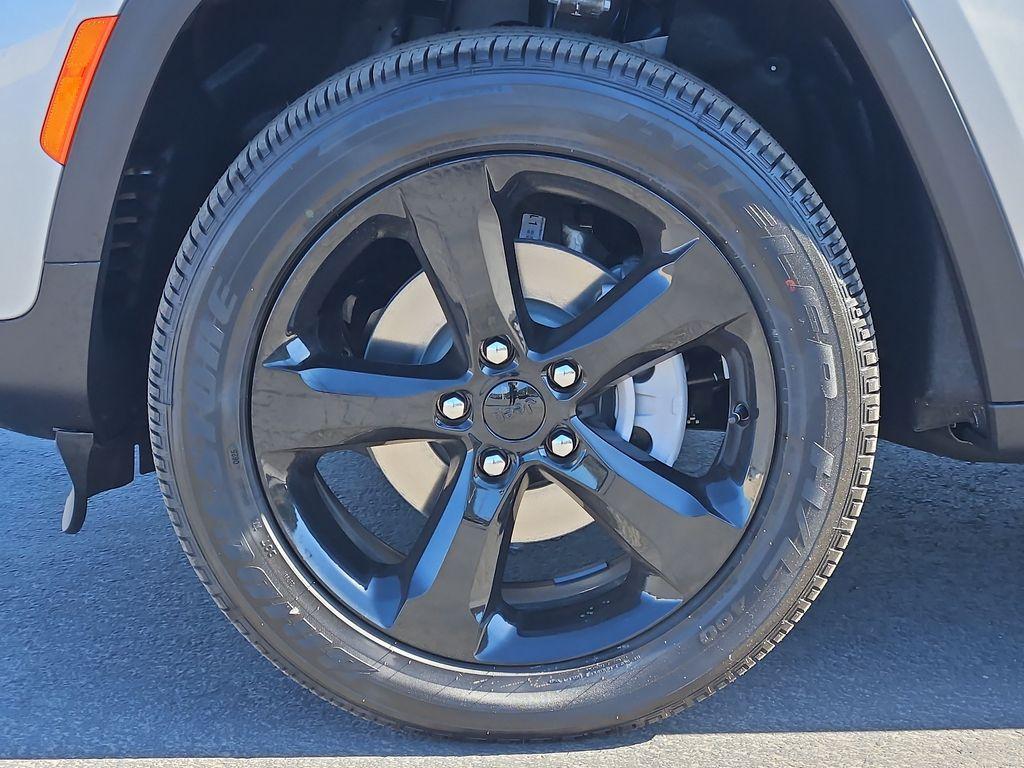 new 2025 Jeep Grand Cherokee car, priced at $49,370