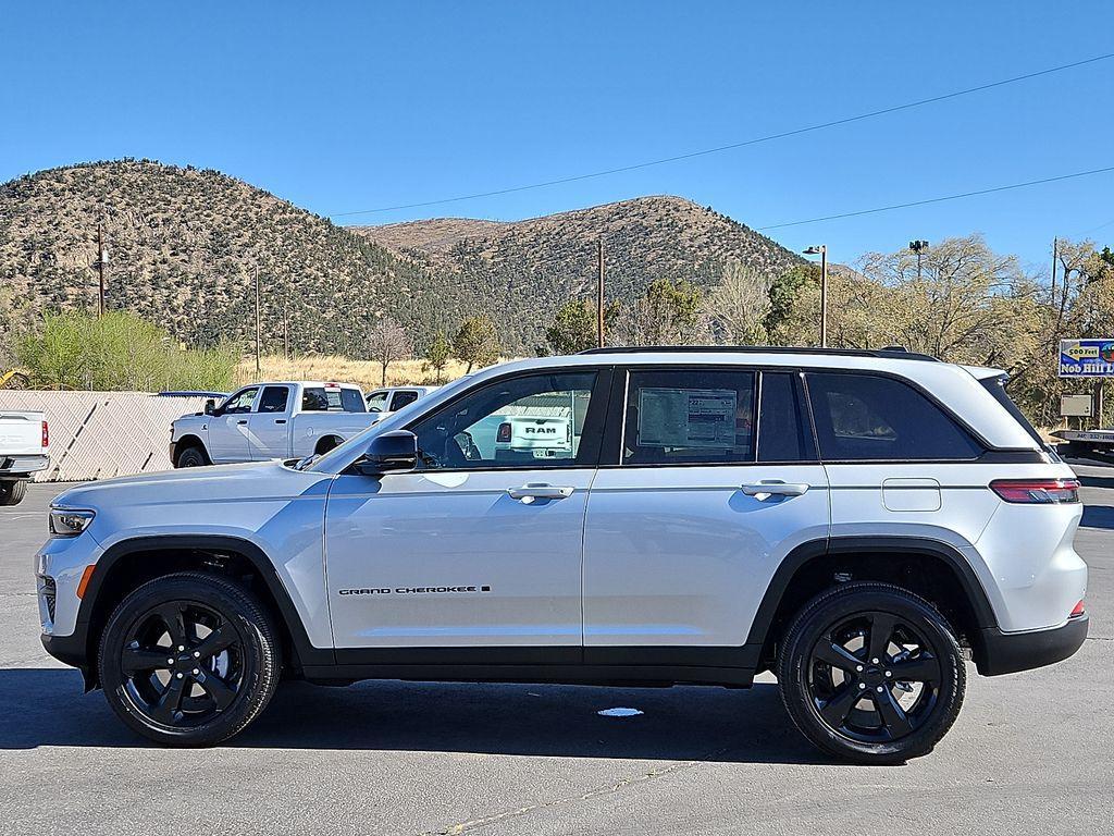 new 2025 Jeep Grand Cherokee car, priced at $49,370
