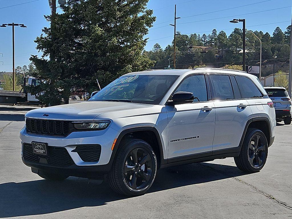 new 2025 Jeep Grand Cherokee car, priced at $49,370