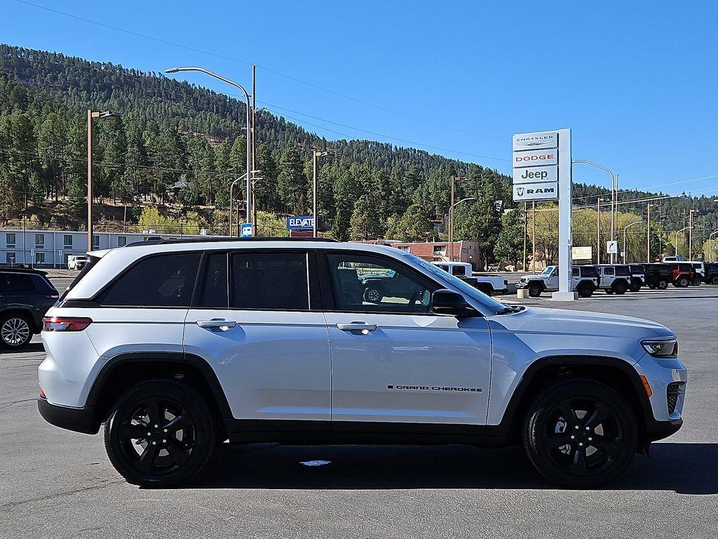 new 2025 Jeep Grand Cherokee car, priced at $49,370