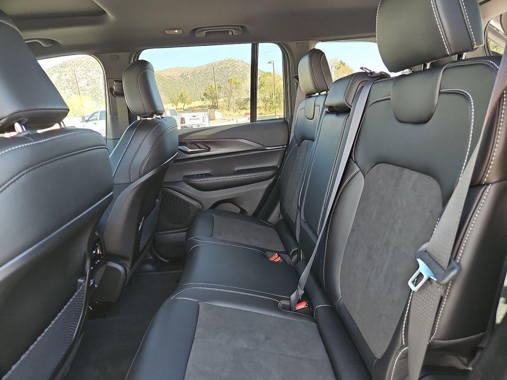 new 2025 Jeep Grand Cherokee car, priced at $49,370