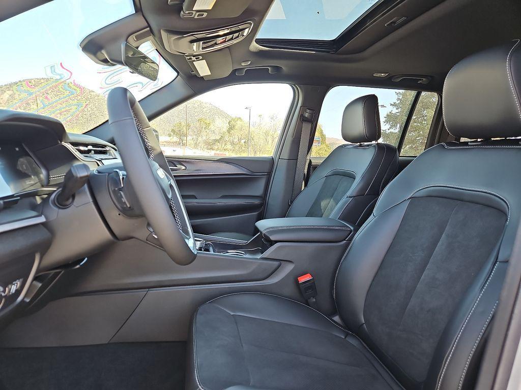 new 2025 Jeep Grand Cherokee car, priced at $49,370