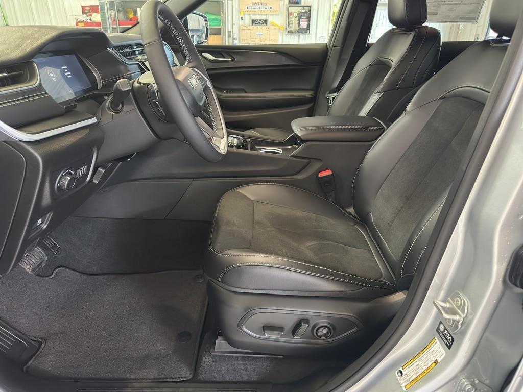 new 2025 Jeep Grand Cherokee L car, priced at $48,050