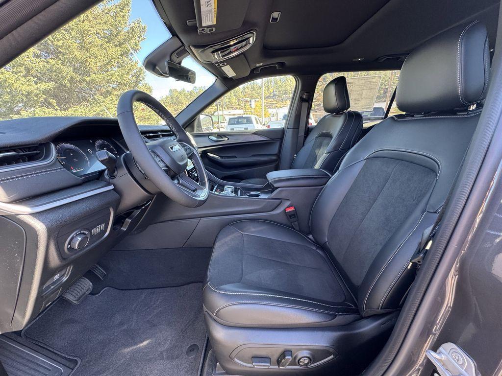 new 2025 Jeep Grand Cherokee L car, priced at $48,050