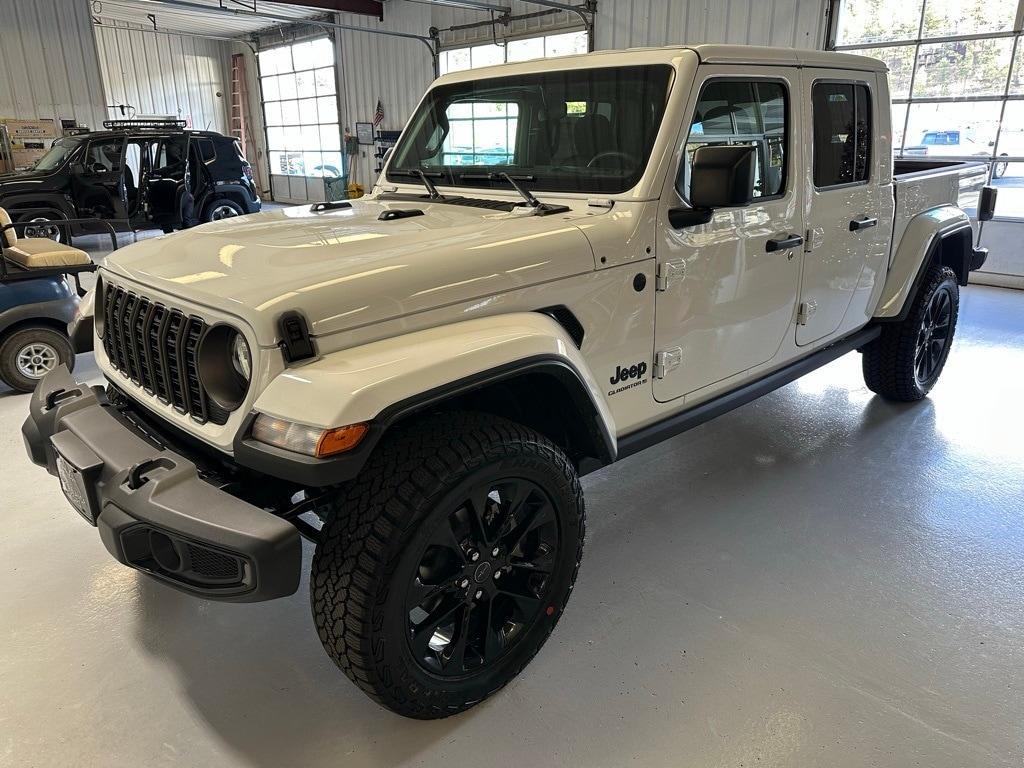 new 2025 Jeep Gladiator car, priced at $43,140