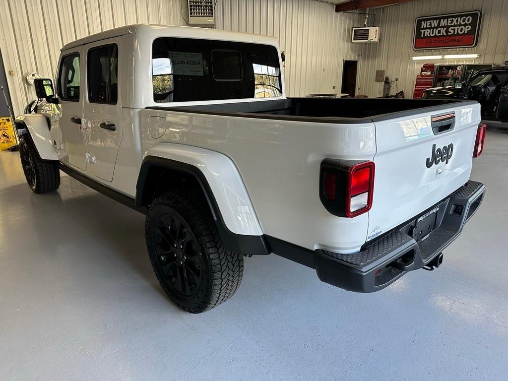 new 2025 Jeep Gladiator car, priced at $43,140