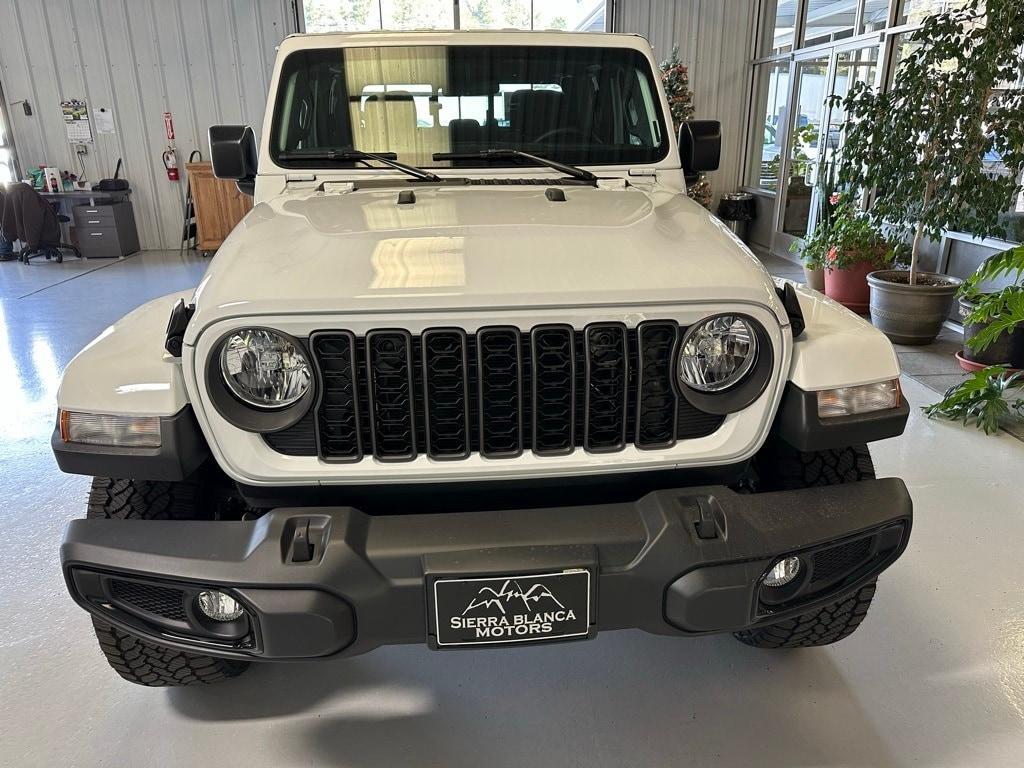 new 2025 Jeep Gladiator car, priced at $43,140