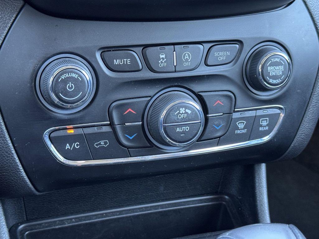 used 2019 Jeep Cherokee car, priced at $19,583