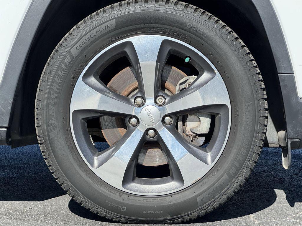 used 2019 Jeep Cherokee car, priced at $19,583