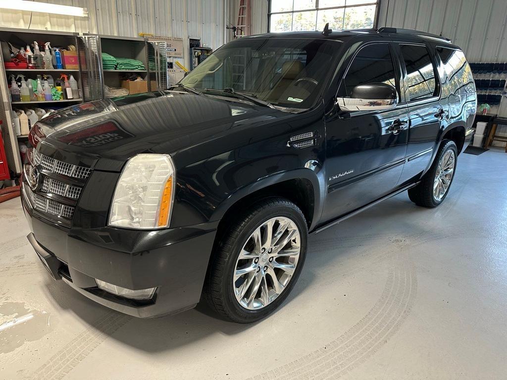 used 2013 Cadillac Escalade car, priced at $16,533