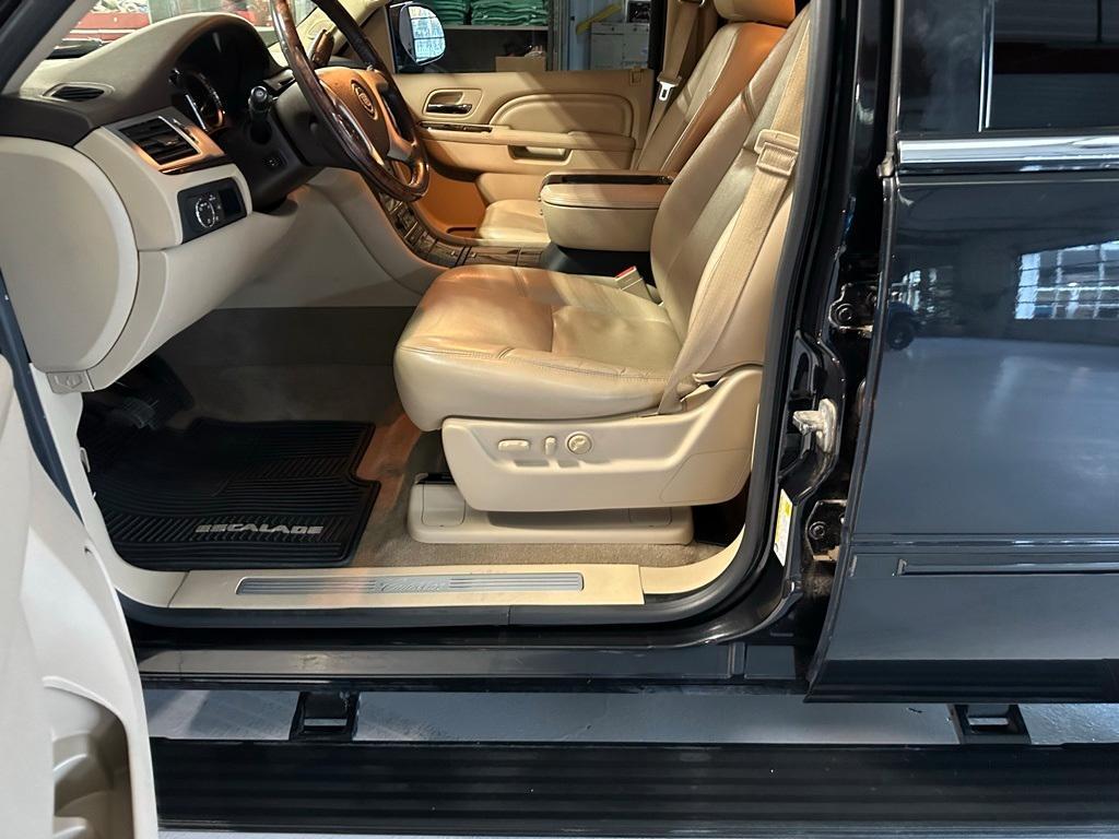 used 2013 Cadillac Escalade car, priced at $16,533