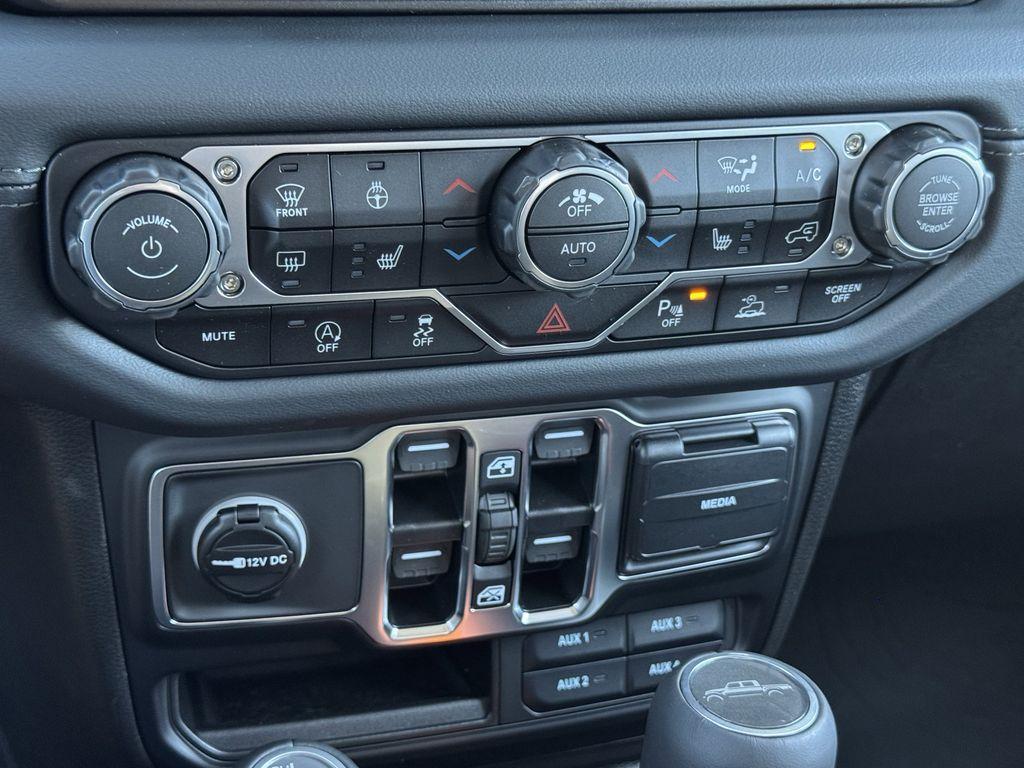 new 2025 Jeep Gladiator car, priced at $51,190