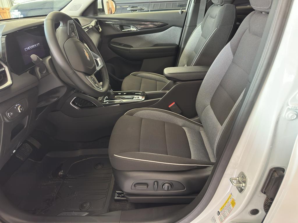 new 2025 Chevrolet TrailBlazer car, priced at $29,220
