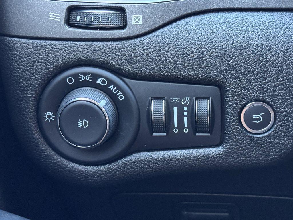 used 2021 Jeep Cherokee car, priced at $22,850