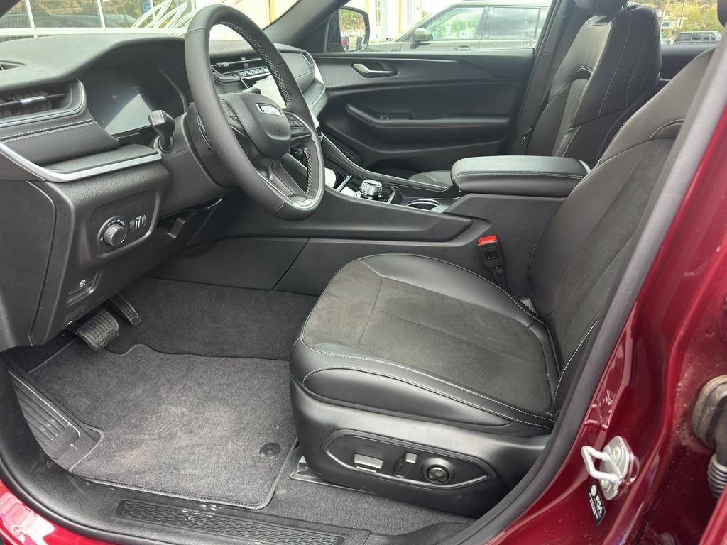 new 2025 Jeep Grand Cherokee L car, priced at $49,725
