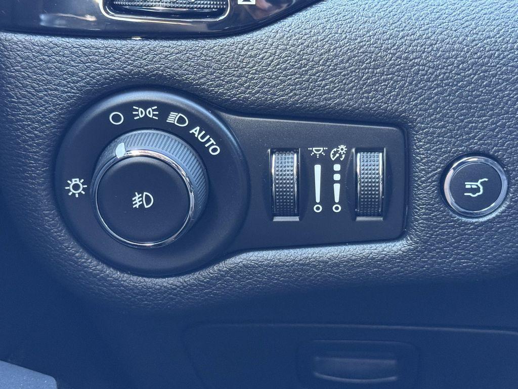 used 2020 Jeep Cherokee car, priced at $20,984