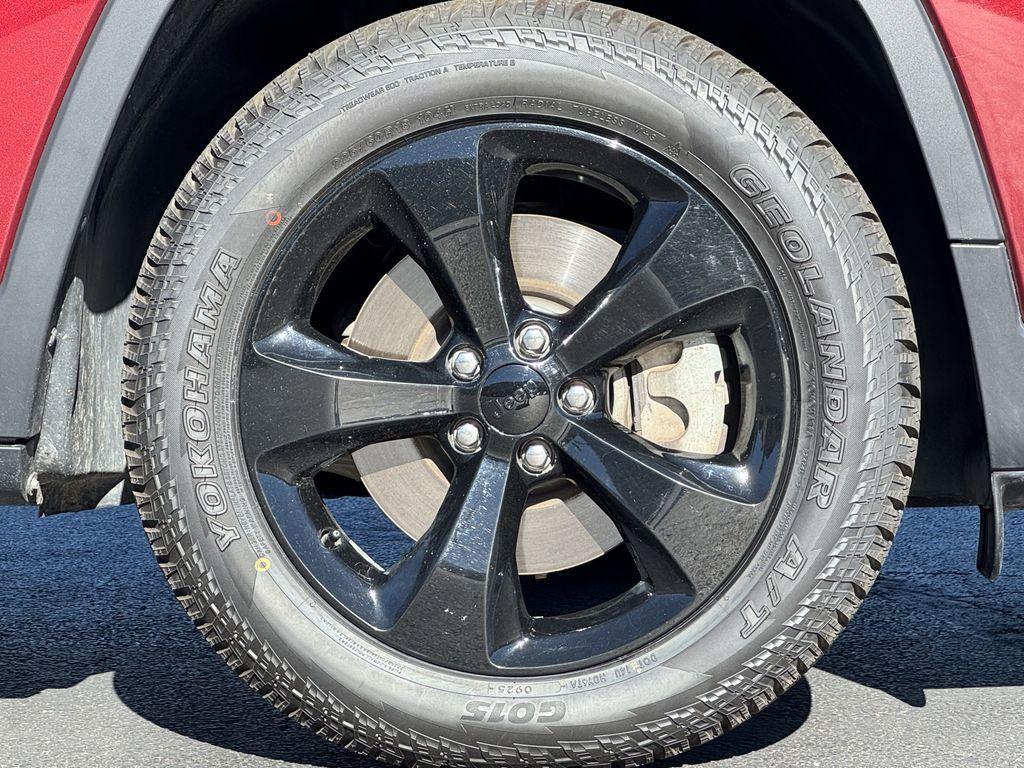 used 2020 Jeep Cherokee car, priced at $20,984