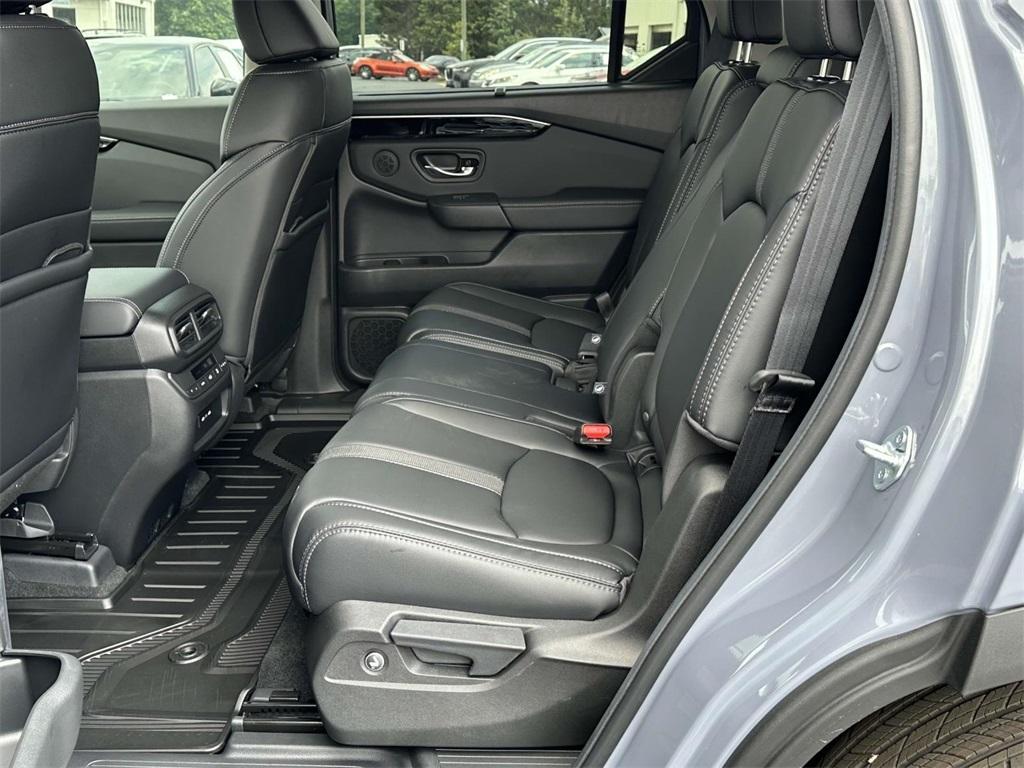 new 2025 Honda Pilot car, priced at $48,569