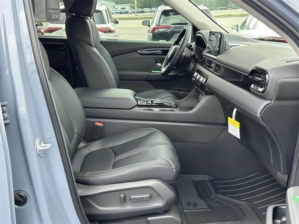 new 2025 Honda Pilot car, priced at $48,569