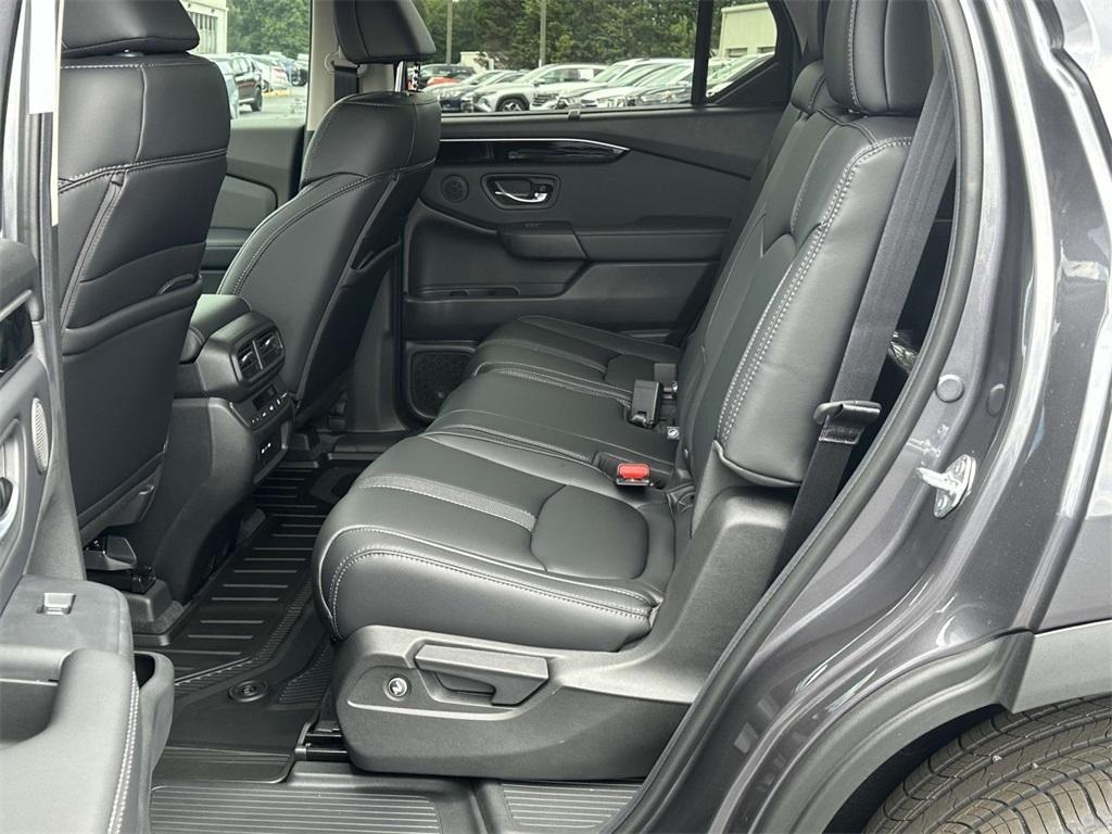 new 2025 Honda Pilot car, priced at $42,703