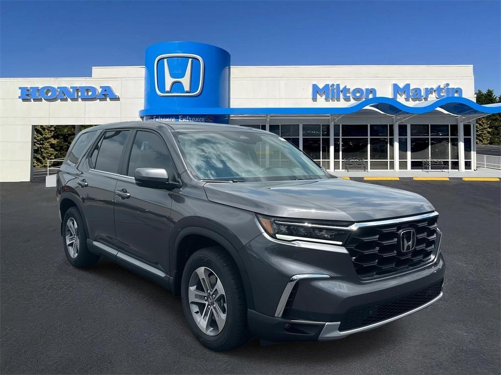 new 2025 Honda Pilot car, priced at $42,703